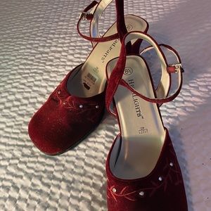 Ladies Highlights Ankle Wrap Strap Velvet Pumps